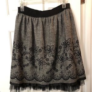 Studio 253 hounds tooth embroidered skirt